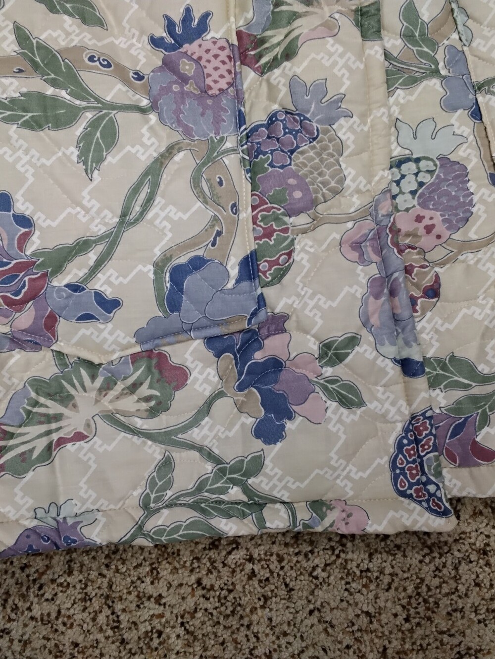 4031 Size XL/1X Quilted Floral Puff Jacket with Pastel Blooms And Apploque. - Picture 4 of 8
